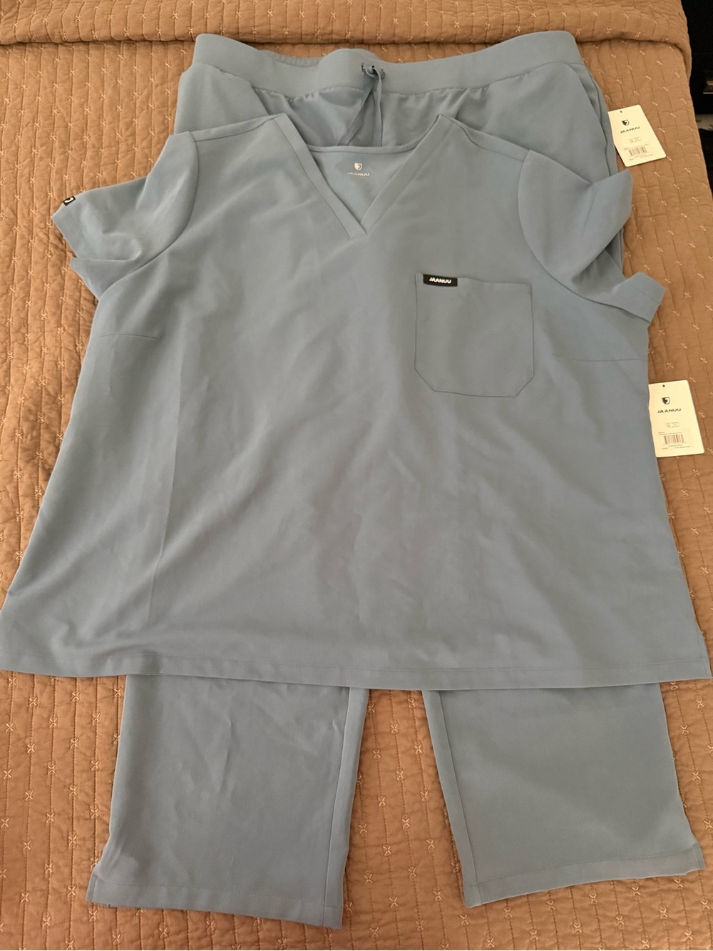 NWT Jaanuu Scrub Set